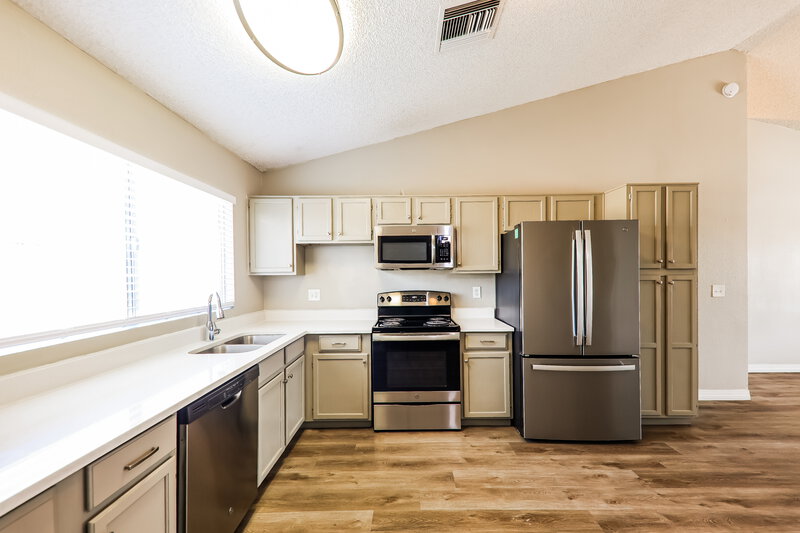 2,150/Mo, 5222 W Aster Dr Glendale, AZ 85304 Kitchen View 2