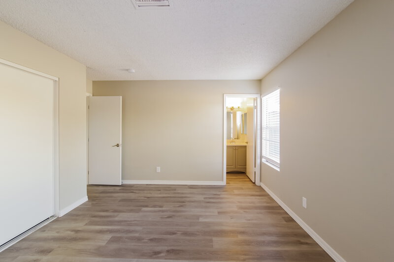 2,130/Mo, 5222 W Aster Dr Glendale, AZ 85304 Main Bedroom View
