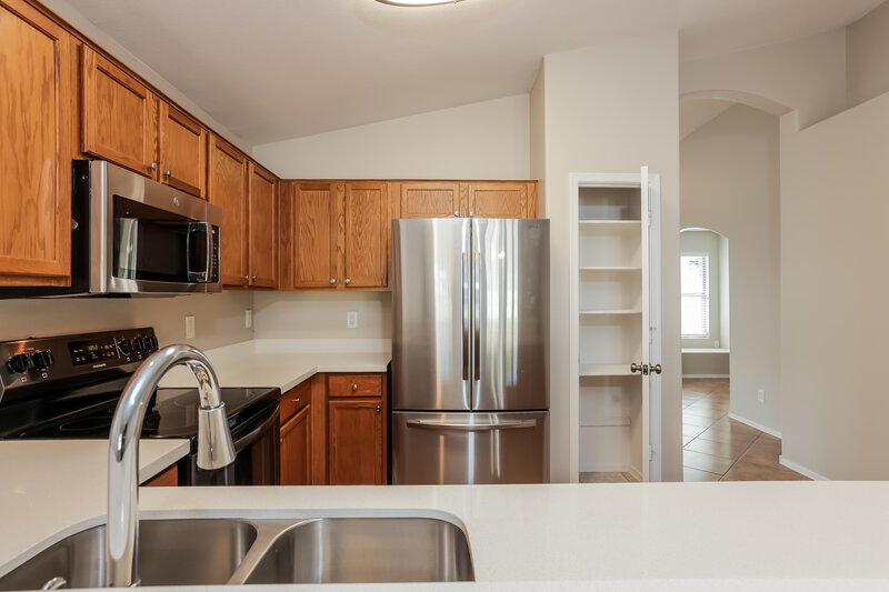 2,330/Mo, 1128 W 20th Ave Apache Junction, AZ 85120 Kitchen View 2