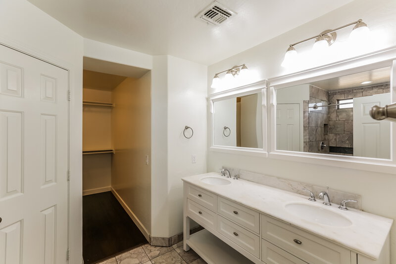 2,400/Mo, 5415 W Pollack St Laveen, AZ 85339 Main Bathroom View