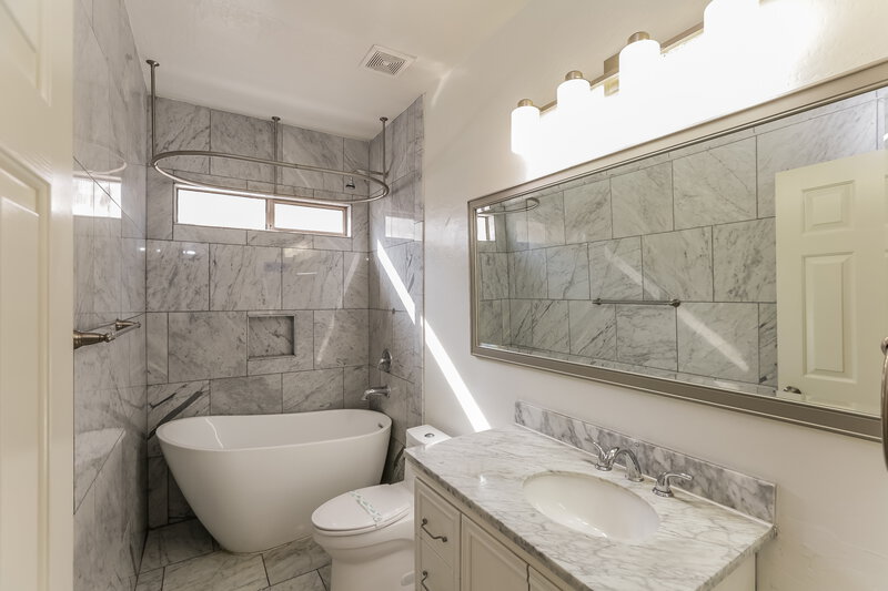 2,400/Mo, 5415 W Pollack St Laveen, AZ 85339 Bathroom View 2