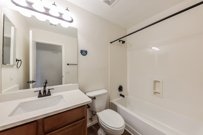 2,550/Mo, 2452 W Blue Sky Dr Phoenix, AZ 85085 Bathroom View