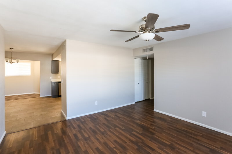 2,470/Mo, 335 E Harwell Rd Gilbert, AZ 85234 Foyer View 2