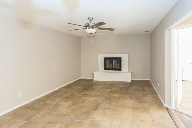 2,470/Mo, 335 E Harwell Rd Gilbert, AZ 85234 Living Room View 2