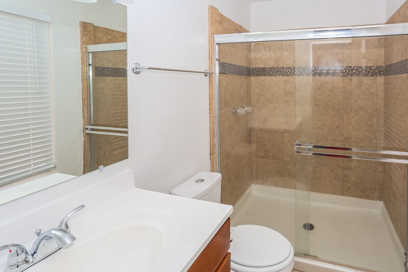 2,470/Mo, 335 E Harwell Rd Gilbert, AZ 85234 Main Bathroom View