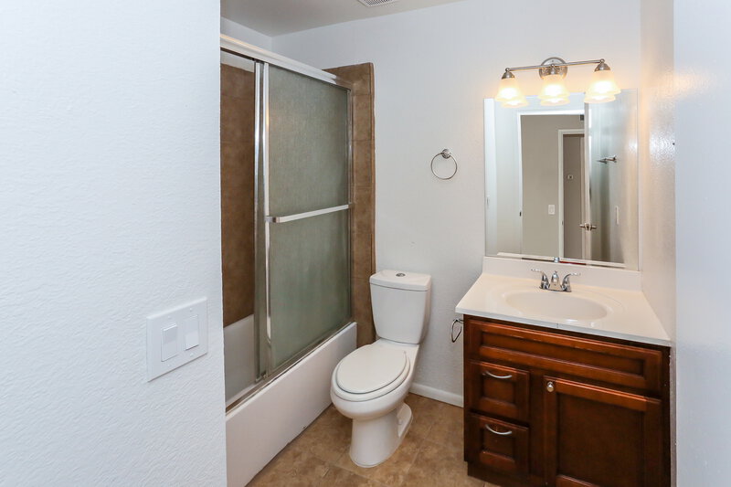 2,470/Mo, 335 E Harwell Rd Gilbert, AZ 85234 Bathroom View