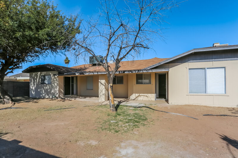 2,470/Mo, 335 E Harwell Rd Gilbert, AZ 85234 Rear View