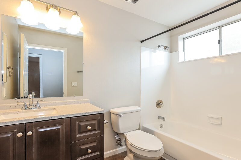 1,895/Mo, 3134 E McKellips Rd Unit 209 Mesa, AZ 85213 Bathroom View