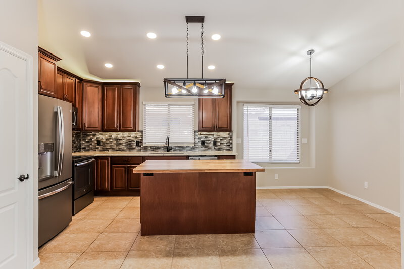 2,350/Mo, 18639 N 2nd Ave Phoenix, AZ 85027 Kitchen View 2