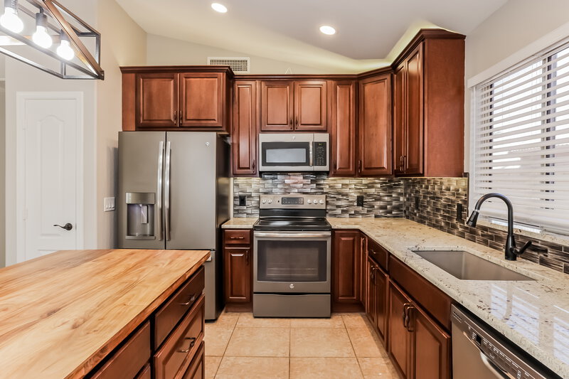 2,350/Mo, 18639 N 2nd Ave Phoenix, AZ 85027 Kitchen View 3
