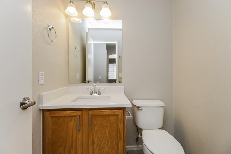 2,450/Mo, 8704 E Natal Ave Mesa, AZ 85209 Bathroom View 2