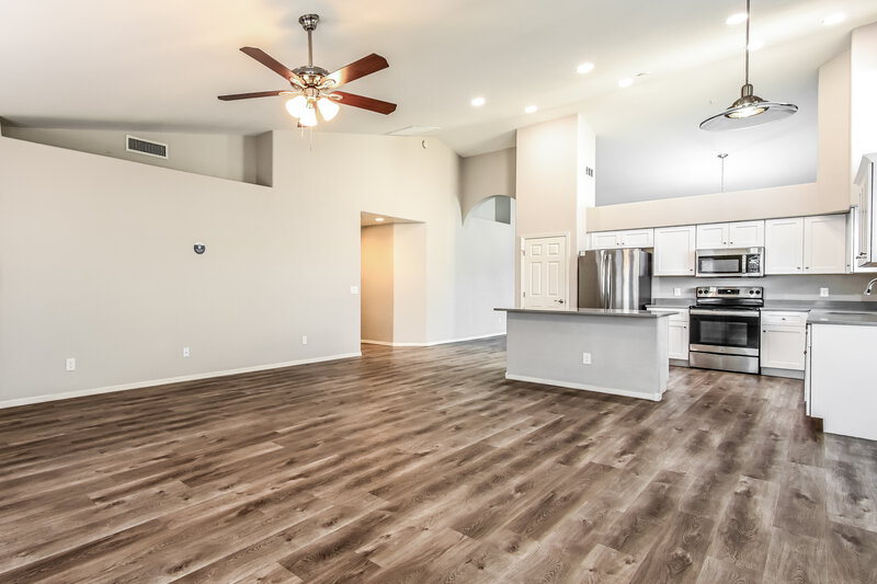 3,345/Mo, 4317 W Electra Ln Glendale, AZ 85310 Living Room View 3