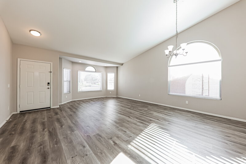 3,380/Mo, 4317 W Electra Ln Glendale, AZ 85310 Living Room View 2