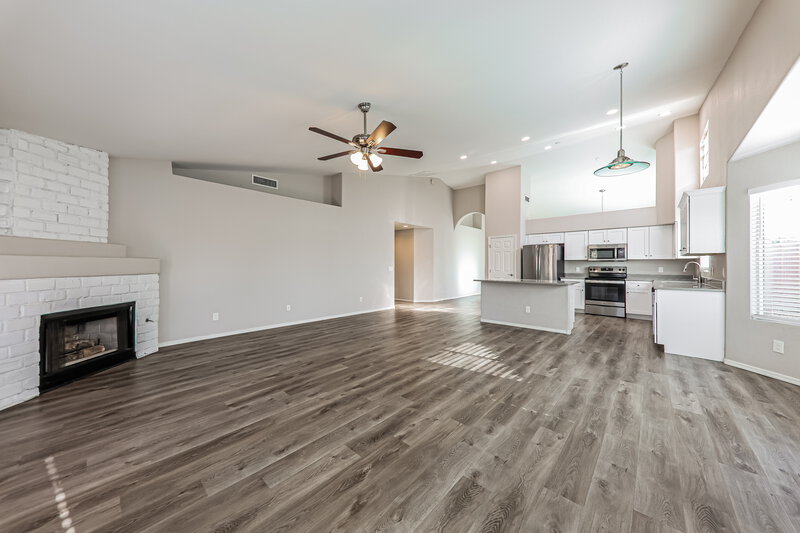 3,380/Mo, 4317 W Electra Ln Glendale, AZ 85310 Living Room View 4
