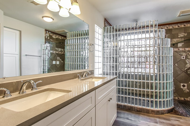 3,345/Mo, 4317 W Electra Ln Glendale, AZ 85310 Main Bathroom View