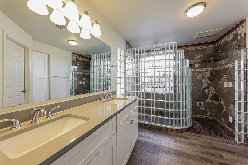 3,380/Mo, 4317 W Electra Ln Glendale, AZ 85310 Main Bathroom View