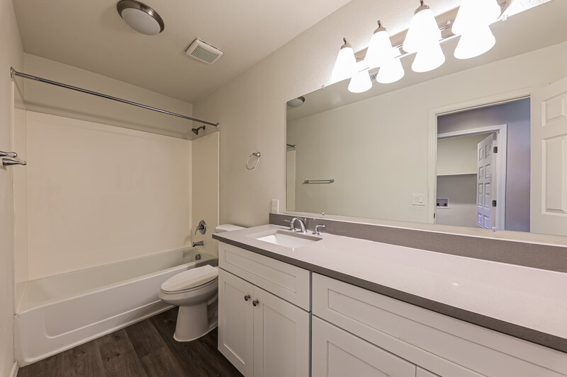 3,380/Mo, 4317 W Electra Ln Glendale, AZ 85310 Bathroom View