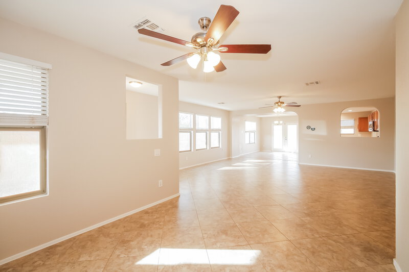 2,210/Mo, 1152 S Grenoble Mesa, AZ 85208 Living Room View 2