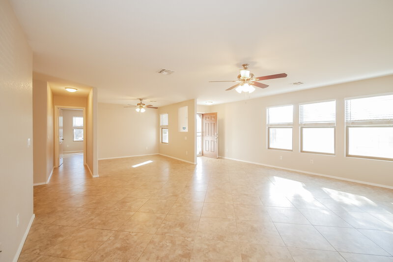 2,210/Mo, 1152 S Grenoble Mesa, AZ 85208 Living Room View 3