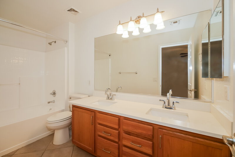 2,210/Mo, 1152 S Grenoble Mesa, AZ 85208 Main Bathroom View