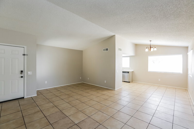 1,935/Mo, 6933 W Nicolet Ave Glendale, AZ 85303 Living Room View 2