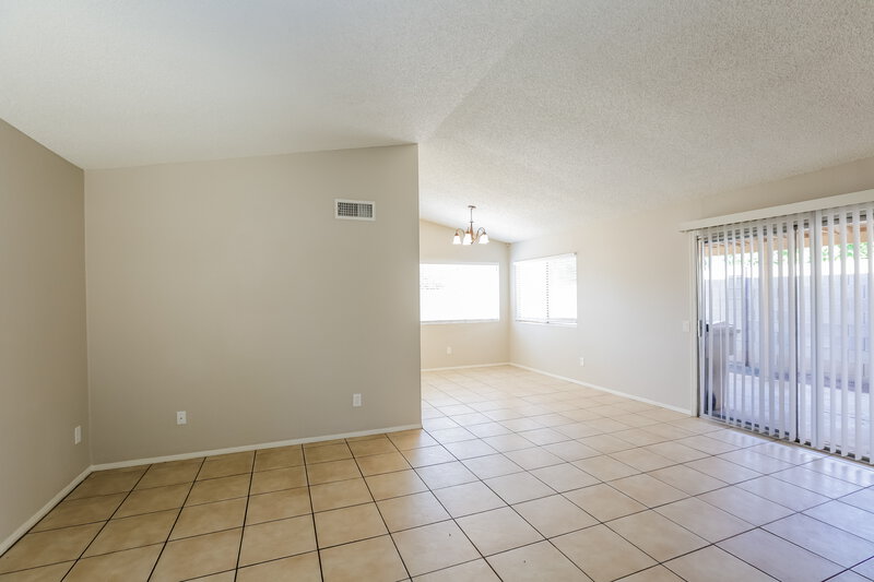 1,935/Mo, 6933 W Nicolet Ave Glendale, AZ 85303 Living Room View 4
