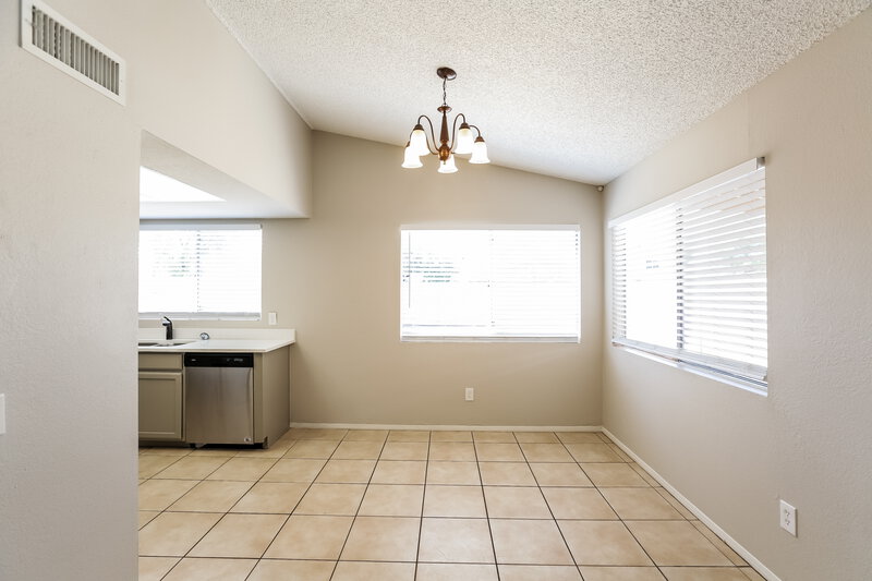 1,935/Mo, 6933 W Nicolet Ave Glendale, AZ 85303 Dining Room View