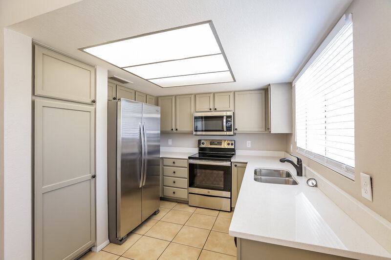 1,935/Mo, 6933 W Nicolet Ave Glendale, AZ 85303 Kitchen View
