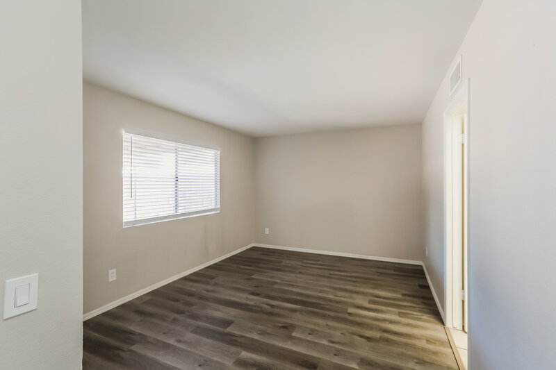 1,935/Mo, 6933 W Nicolet Ave Glendale, AZ 85303 Main Bedroom View