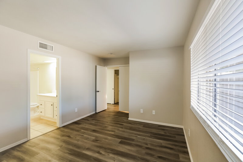 1,935/Mo, 6933 W Nicolet Ave Glendale, AZ 85303 Main Bedroom View 2