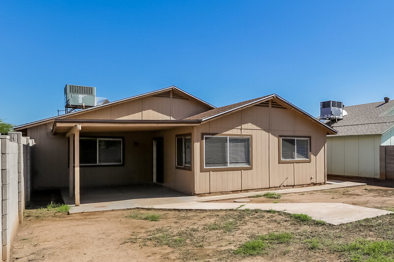 1,935/Mo, 6933 W Nicolet Ave Glendale, AZ 85303 Rear View