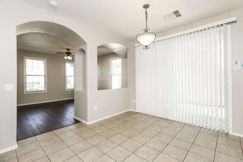 2,265/Mo, 3900 E Gideon Way Gilbert, AZ 85296 Dining Room View 2