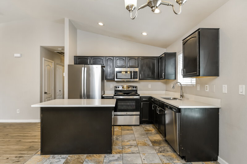 1,820/Mo, 4059 E Aragonite Ln San Tan Valley, AZ 85143 Kitchen View