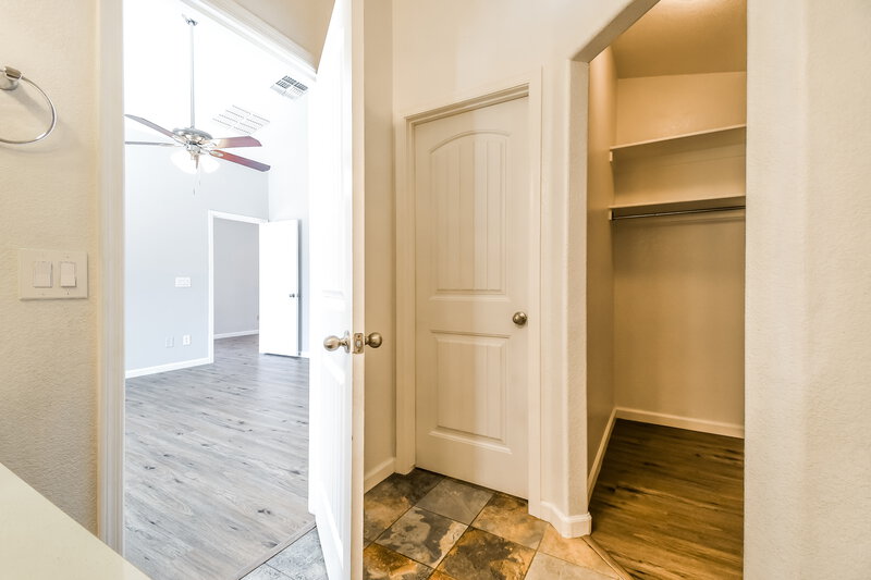1,820/Mo, 4059 E Aragonite Ln San Tan Valley, AZ 85143 Main Bathroom View