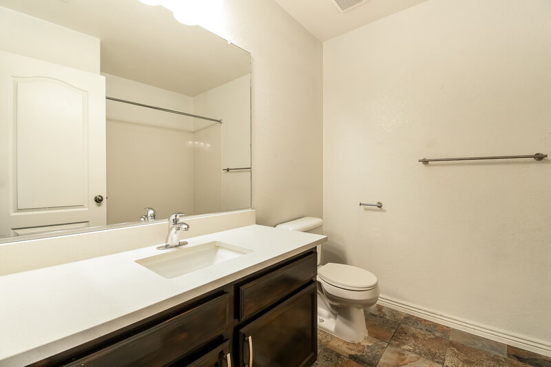 1,820/Mo, 4059 E Aragonite Ln San Tan Valley, AZ 85143 Main Bathroom View 2