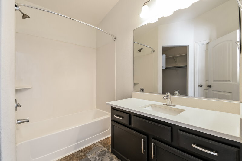 1,820/Mo, 4059 E Aragonite Ln San Tan Valley, AZ 85143 Bathroom View