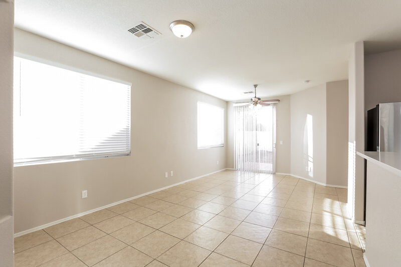 1,990/Mo, 1115 E Grove St Phoenix, AZ 85040 Living Room View 2