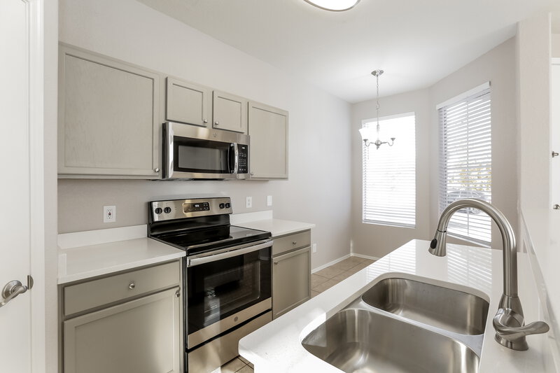 1,990/Mo, 1115 E Grove St Phoenix, AZ 85040 Kitchen View 3