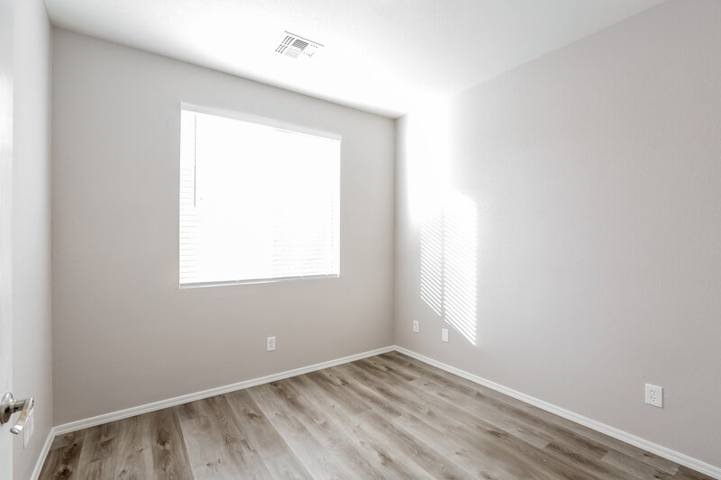 1,990/Mo, 1115 E Grove St Phoenix, AZ 85040 Bedroom View 2