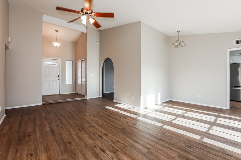 2,555/Mo, 840 S 21st St Mesa, AZ 85204 Living Room View 2