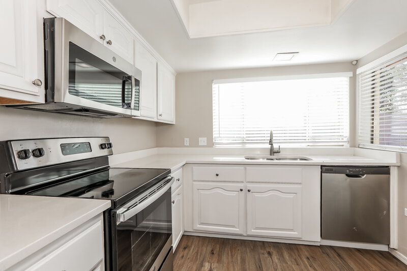 2,555/Mo, 840 S 21st St Mesa, AZ 85204 Kitchen View 2