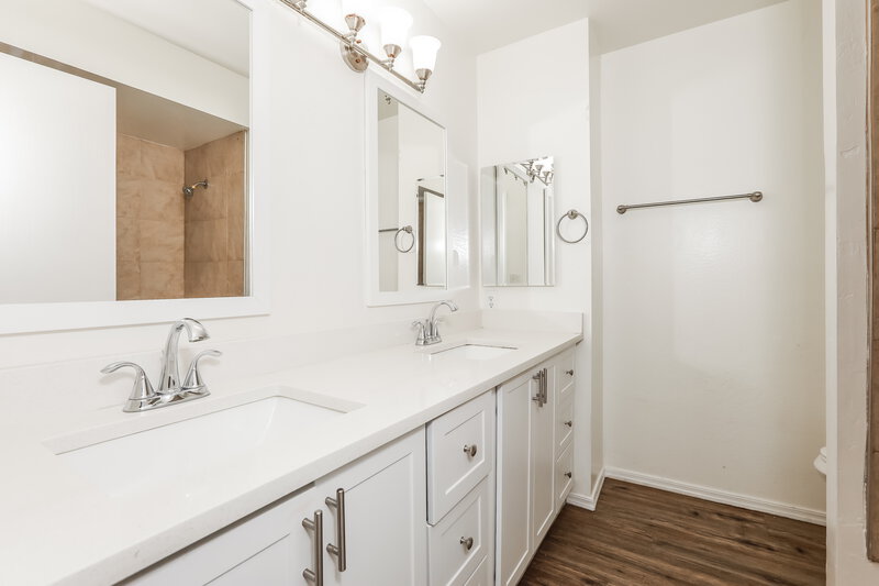 2,555/Mo, 840 S 21st St Mesa, AZ 85204 Bathroom View