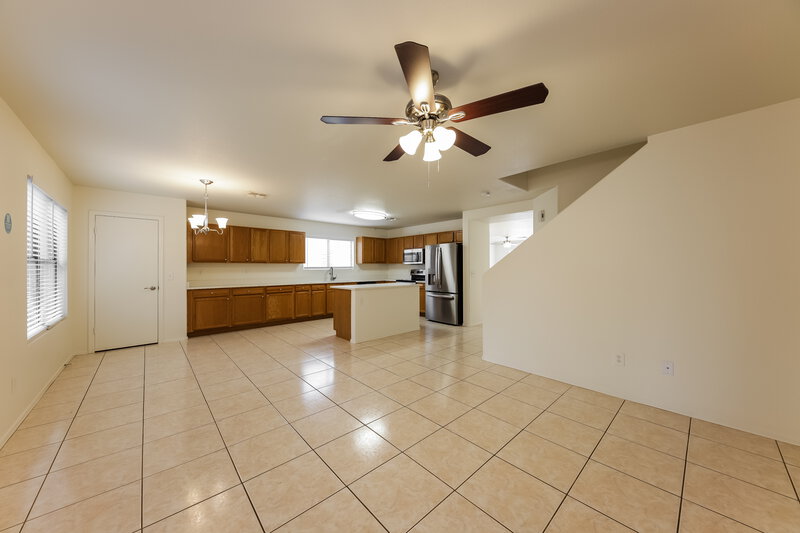 2,810/Mo, 18611 N 22nd St Lot 26 Phoenix, AZ 85024 Living Room View 2