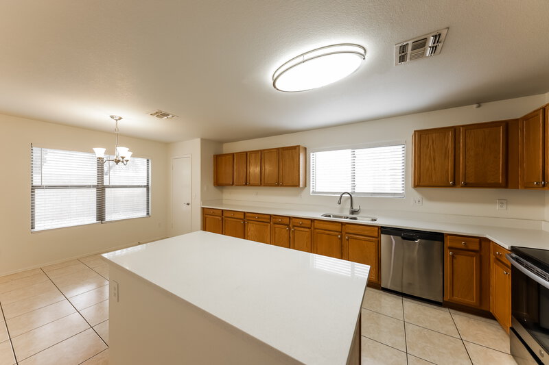 2,810/Mo, 18611 N 22nd St Lot 26 Phoenix, AZ 85024 Kitchen View 2