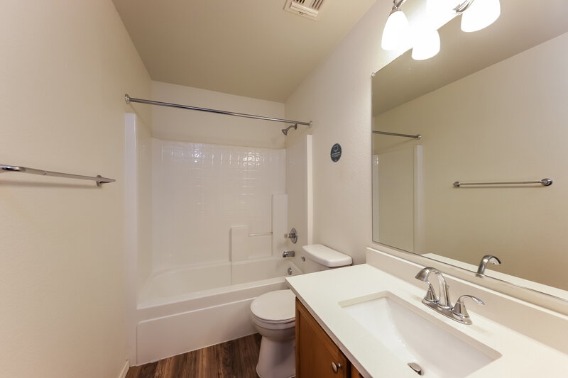 2,810/Mo, 18611 N 22nd St Lot 26 Phoenix, AZ 85024 Bathroom View