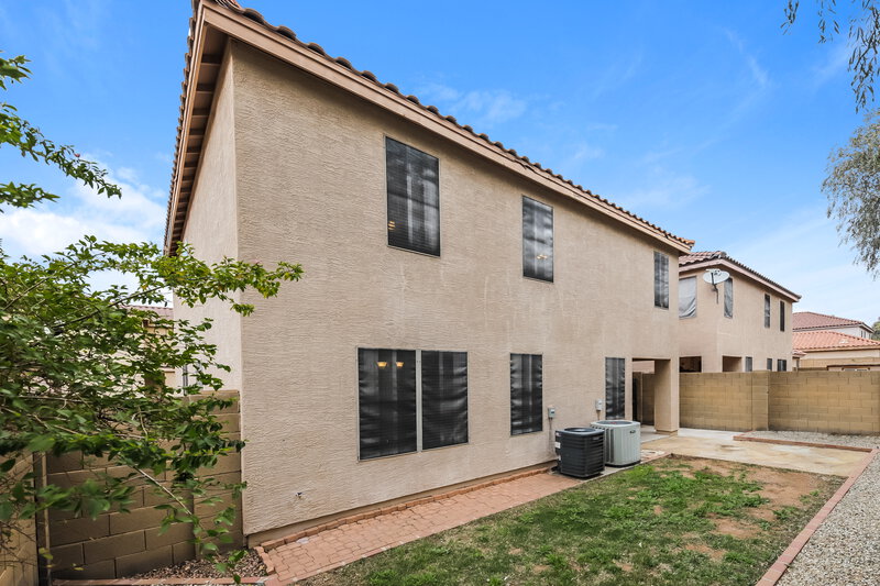 2,810/Mo, 18611 N 22nd St Lot 26 Phoenix, AZ 85024 Rear View