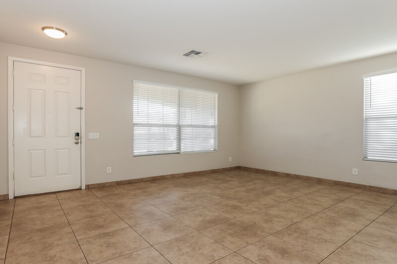 1,990/Mo, 3014 W Donner Dr Phoenix, AZ 85041 Living Room View