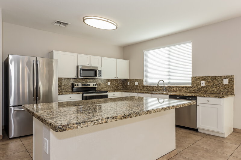 1,990/Mo, 3014 W Donner Dr Phoenix, AZ 85041 Kitchen View