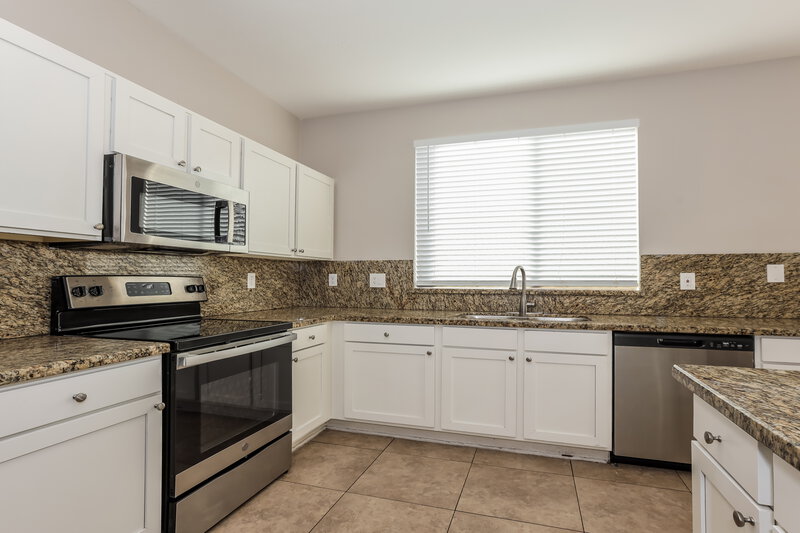 1,990/Mo, 3014 W Donner Dr Phoenix, AZ 85041 Kitchen View 2