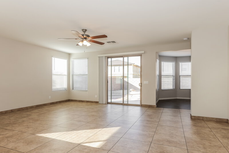 1,990/Mo, 3014 W Donner Dr Phoenix, AZ 85041 Family Room View